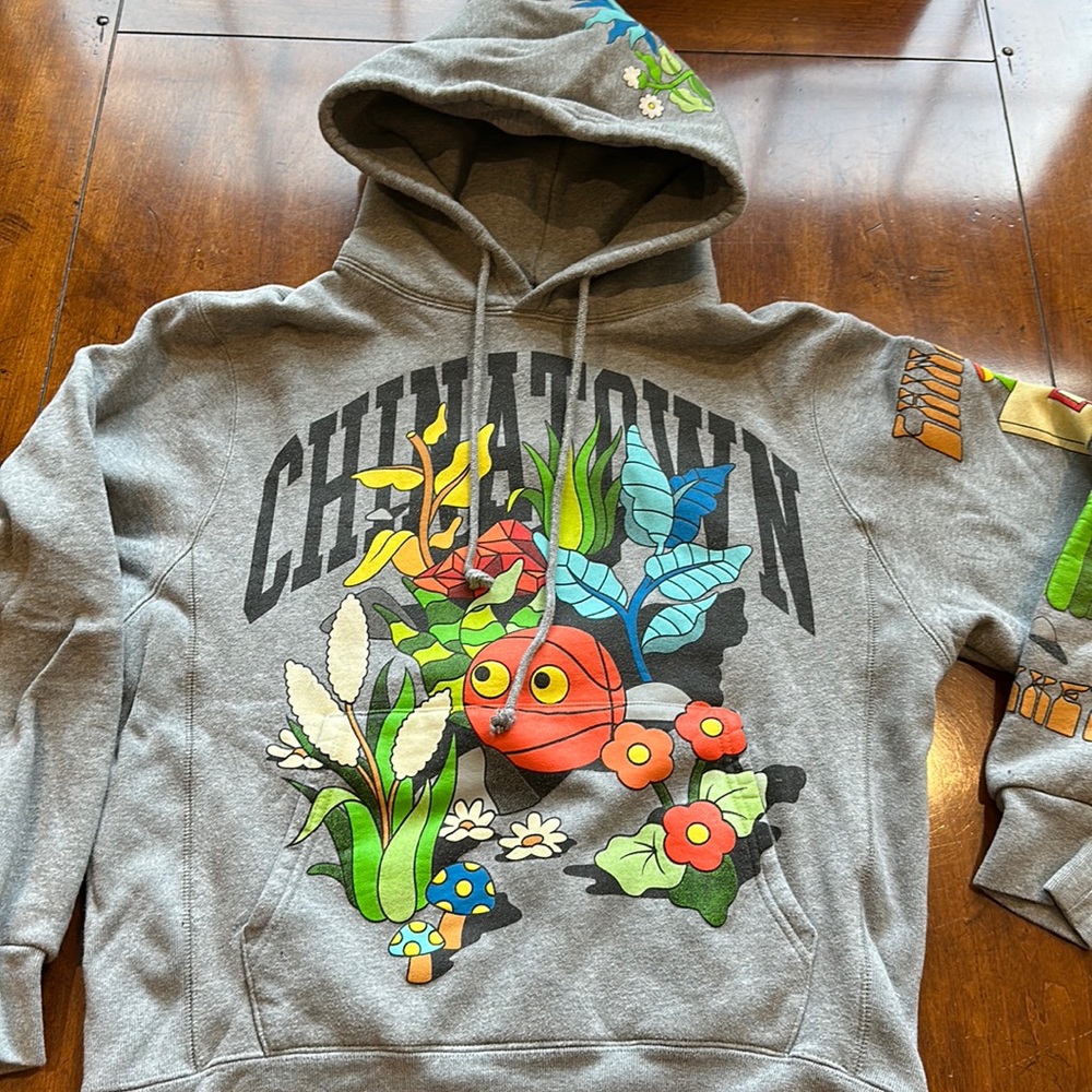 Men’s Chinatown Market Hoodie L with front and back graphics